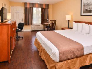 Western Palm Garden Hotel 3*